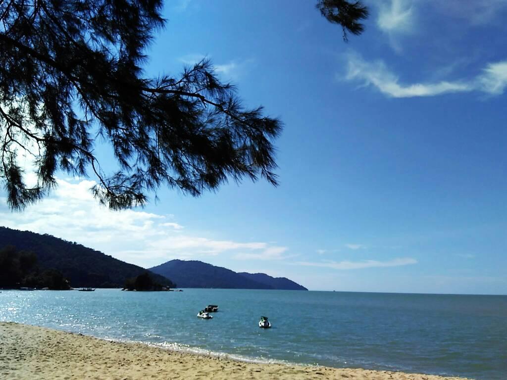 Pinang Beach Apartment @ Bayu Emas บาตูเฟอริงกี ภายนอก รูปภาพ